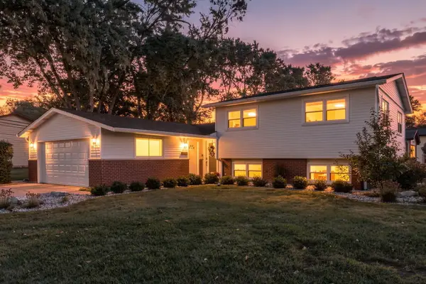 1101 E Barberry Lane, Mount Prospect, IL 60056