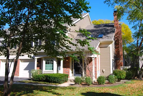 1951 N Charter Point Drive, Arlington Heights, IL 60004