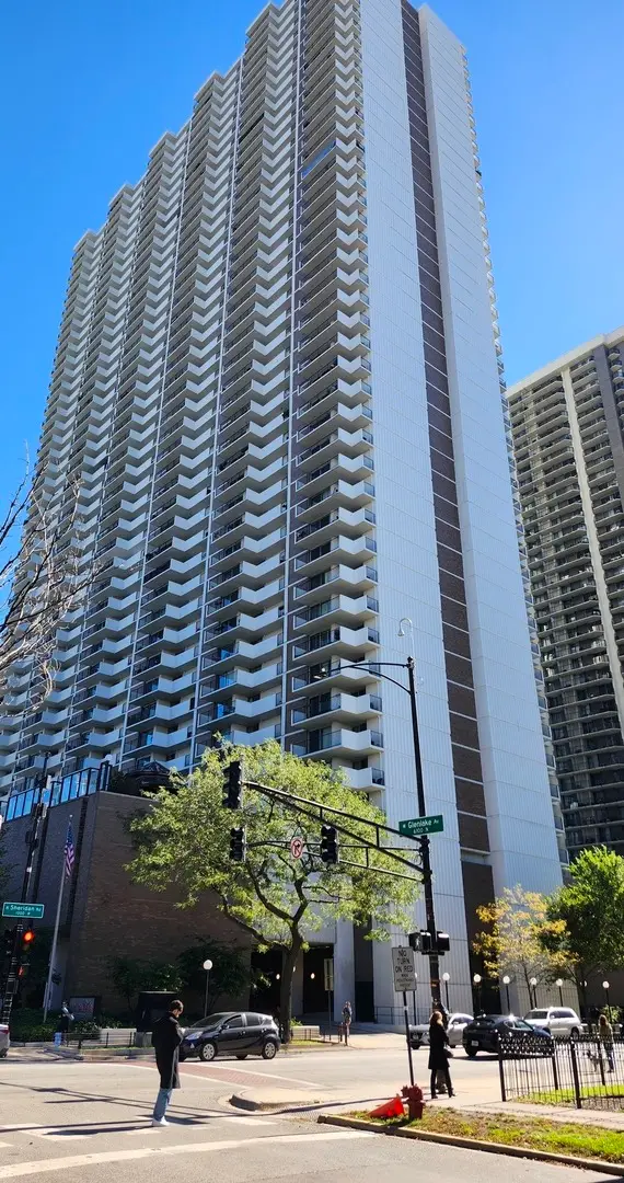 6033 N Sheridan Road #15B, Chicago, IL 60660