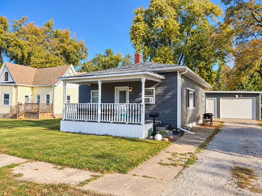 417 W Washington Street, Clinton, IL 61727 - #2