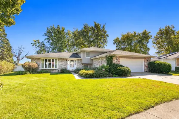 210 S Menominee Drive, Minooka, IL 60447