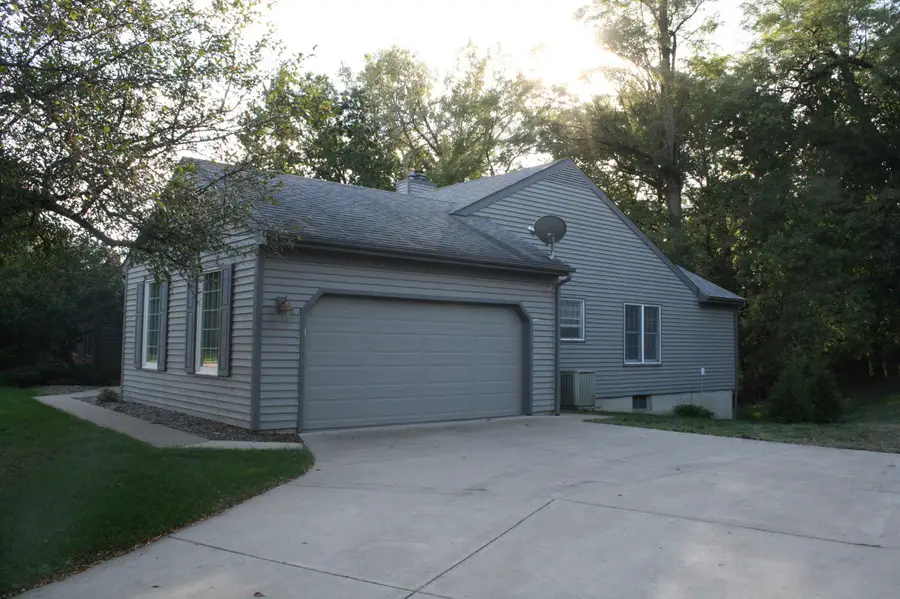 15 Thornwood Court #15, Moline, IL 61265 - #2