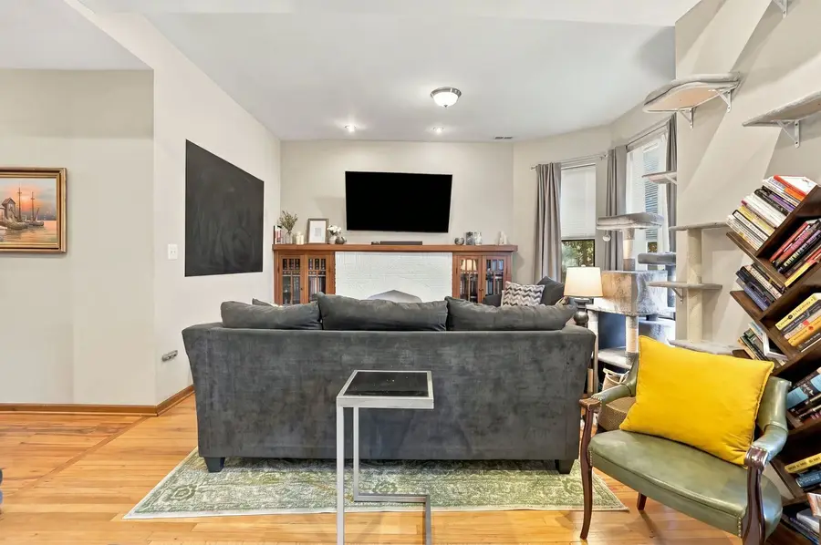 6137 S Kimbark Avenue #2, Chicago, IL 60637 - #2