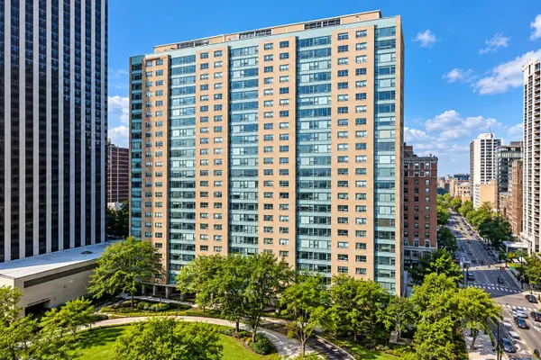 3180 N Lake Shore Drive #17F, Chicago, IL 60657