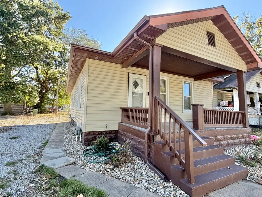 135 N James Avenue, Centralia, IL 62801 - #2