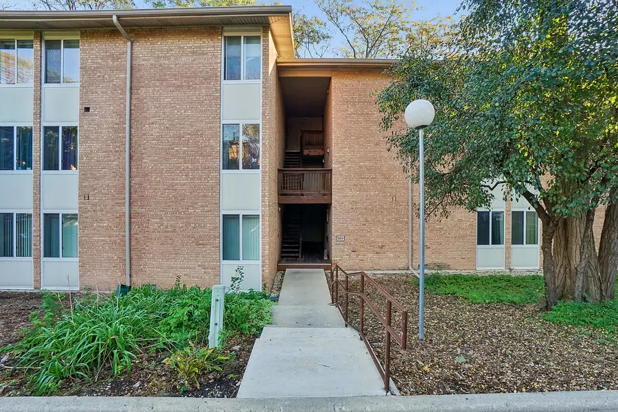 5813 Oakwood Drive #D, Lisle, IL 60532 - #2
