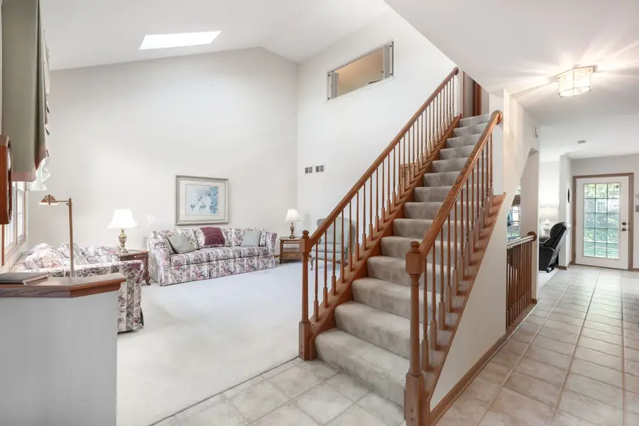 8462 Sandalwood Court, Darien, IL 60561 - #3