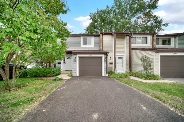 705 Clearwater Court, Wheeling, IL 60090