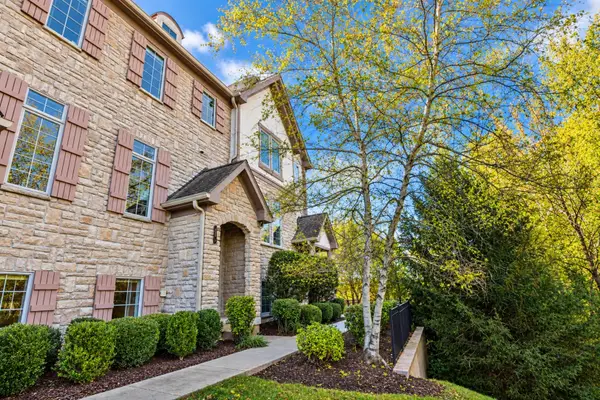285 Regency Court #E, Wauconda, IL 60084