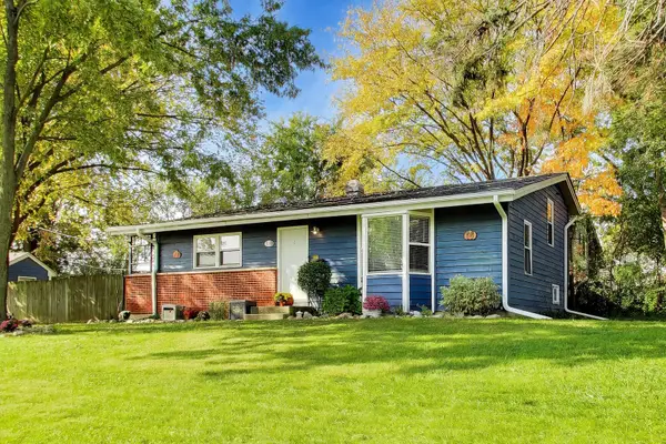 2615 Forest Glen Parkway, Woodridge, IL 60517