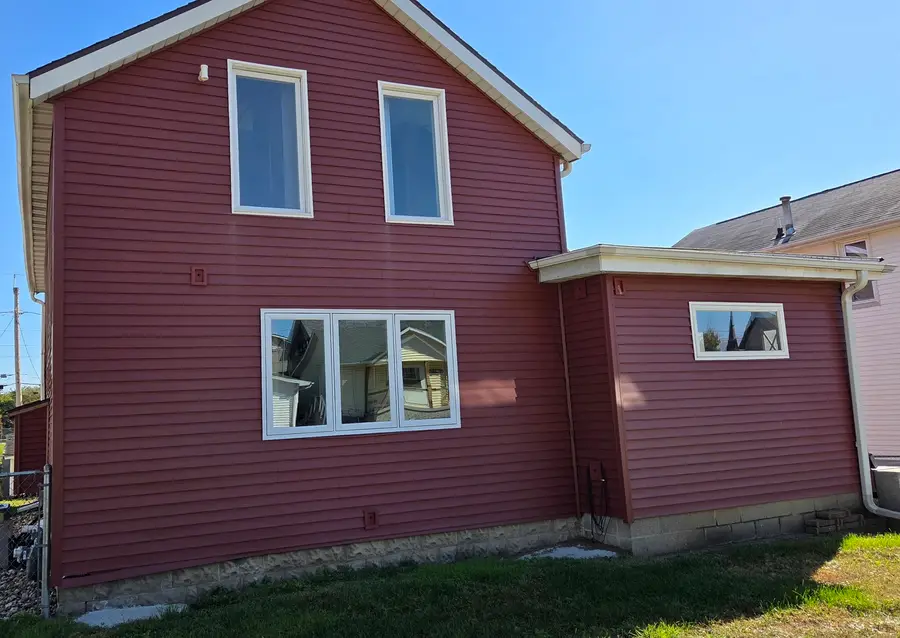 2707 Roosevelt Street, Clinton, IA 52732 - #3