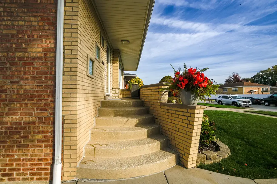 7932 Melvina Avenue, Burbank, IL 60459 - #3