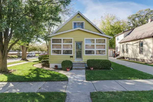 1002 N Livingston Street, Bloomington, IL 61701