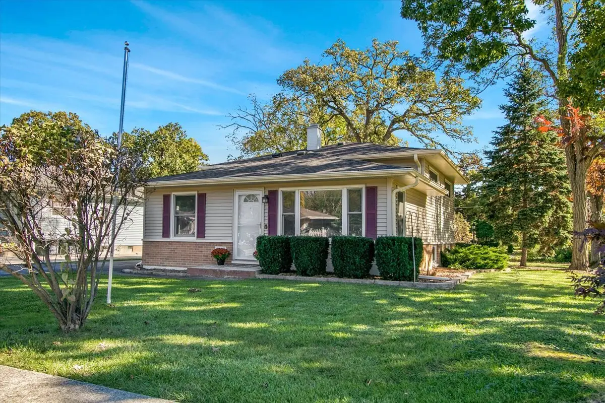 745 Geddes Avenue, Winthrop Harbor, IL 60096 - #1