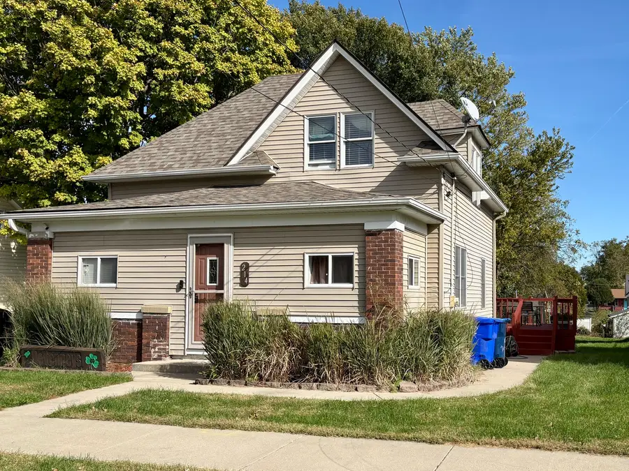 214 S Cottage Street, Kewanee, IL 61443 - #3