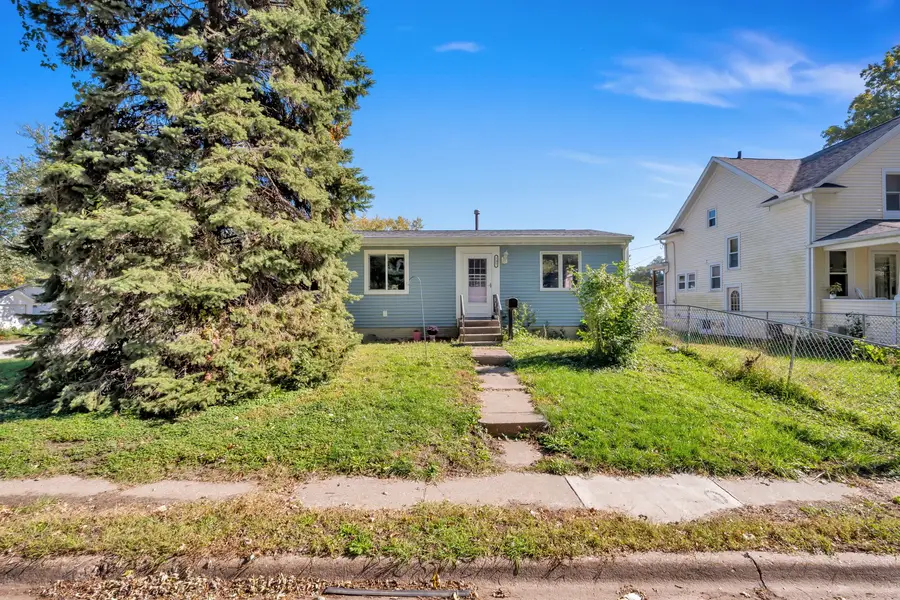 705 S Fairmount Street, Davenport, IA 52802 - #2