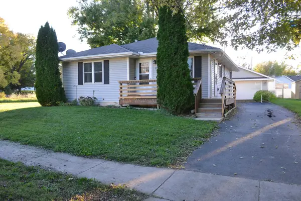 107 S Fremont Street, Creston, IL 60113