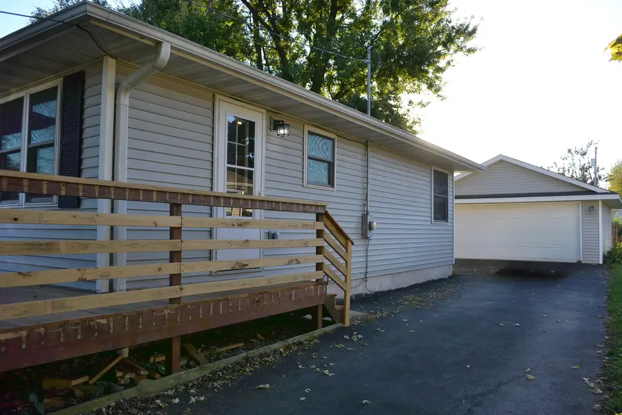 107 S Fremont Street, Creston, IL 60113 - #3