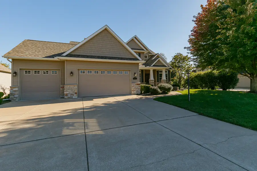3211 Westminster Road, Bettendorf, IA 52722 - #2