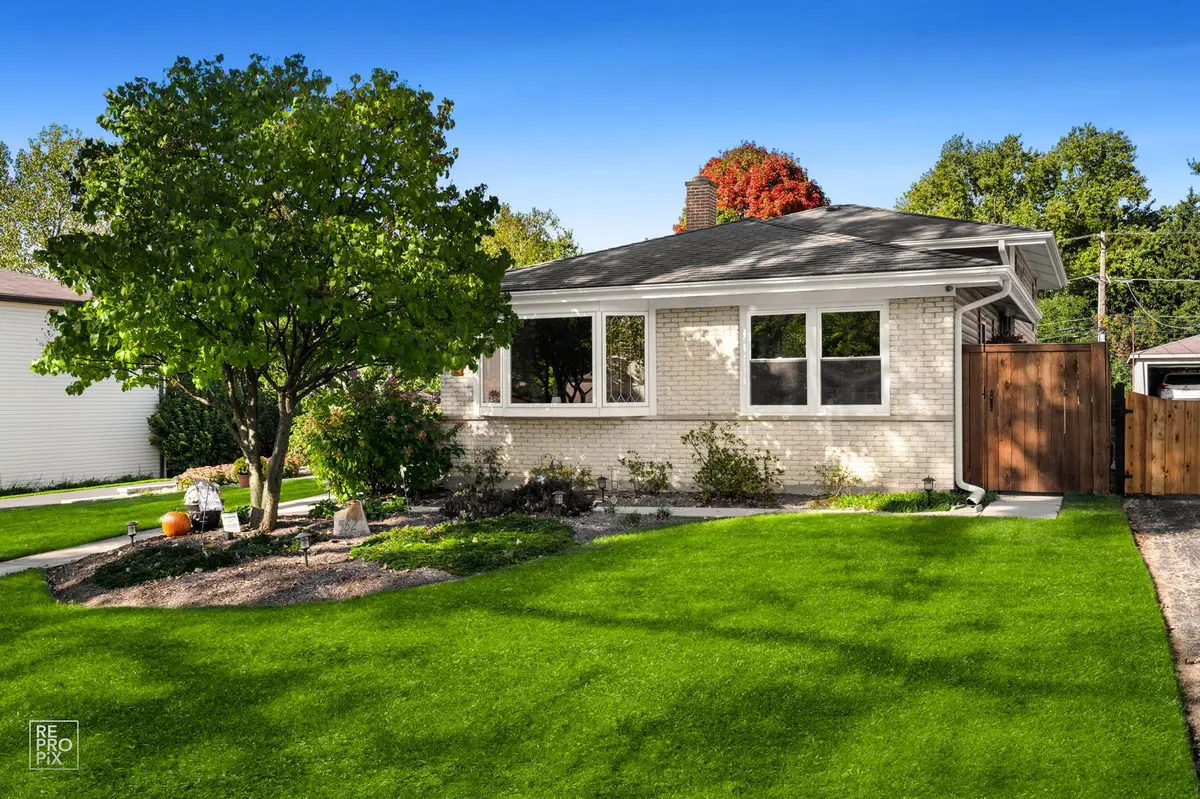 562 Coolidge Avenue, Glen Ellyn, IL 60137 - #1