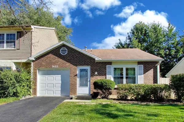 1433 Oxford Street, Carol Stream, IL 60188
