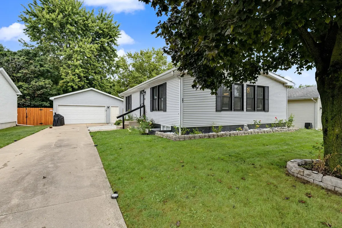 22 Geneva Court, Bloomington, IL 61704 - #1