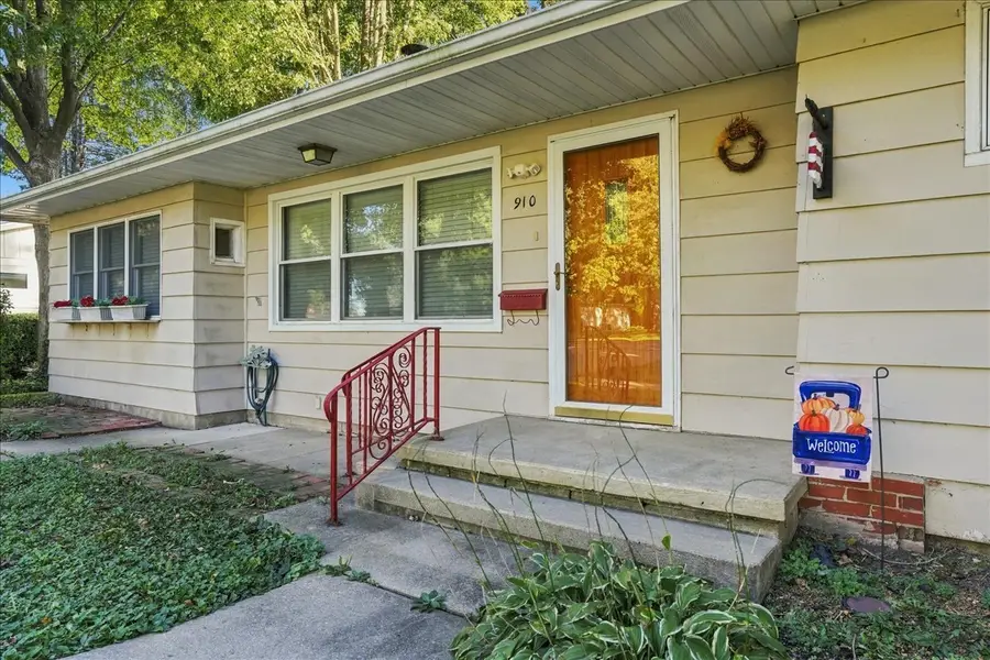 910 Warren Street, Chenoa, IL 61726 - #2