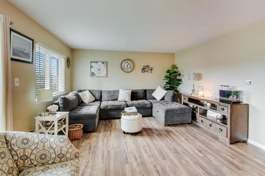445 S Cleveland Avenue #302, Arlington Heights, IL 60005 - #3