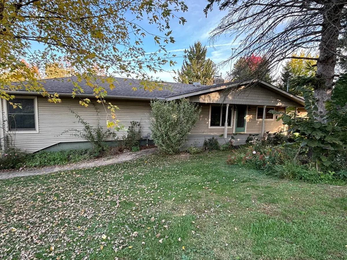 250 S 14th Street, Clinton, IA 52732 - #1