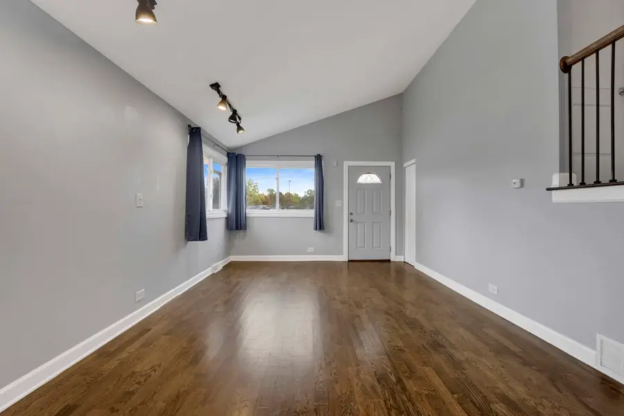 318 E Maple Avenue, Roselle, IL 60172 - #3