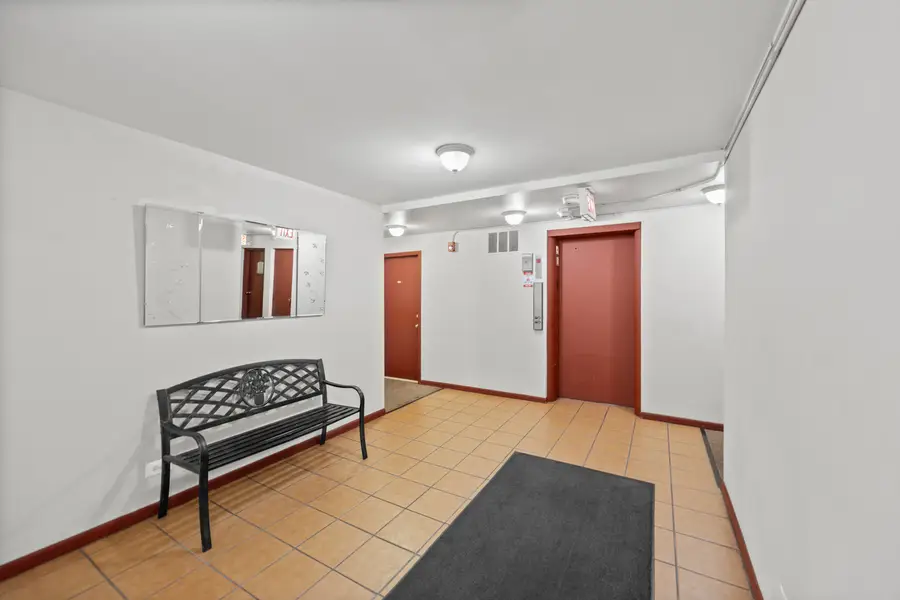 7255 N Ridge Boulevard #303, Chicago, IL 60645 - #2