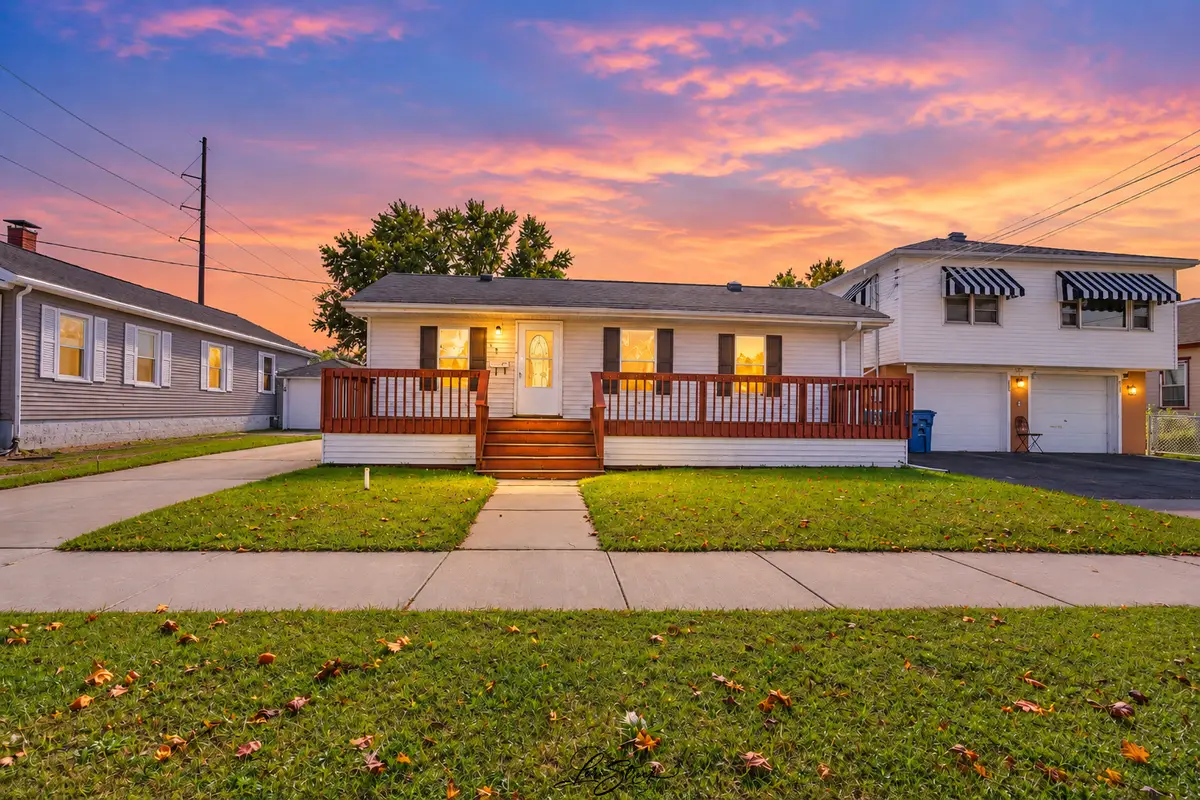 513 W Superior Street, Ottawa, IL 61350 - #1