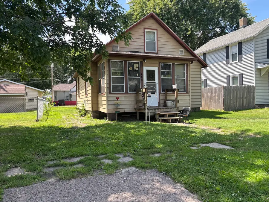 747 20th Street, East Moline, IL 61244 - #2