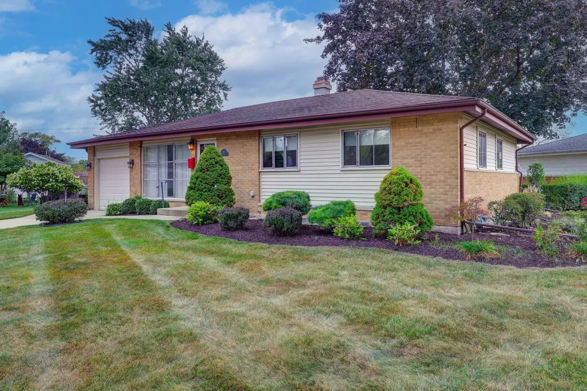 385 Pleasant Street, Hoffman Estates, IL 60169 - #1
