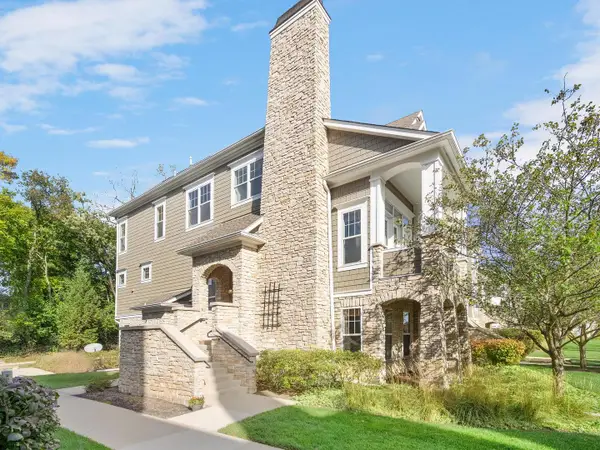 98 W Kennedy Lane, Hinsdale, IL 60521