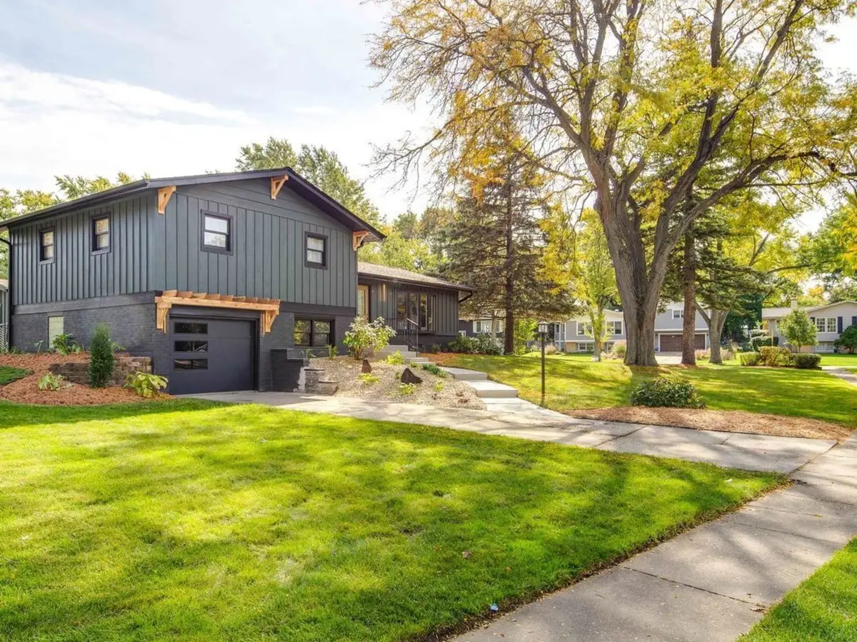 6955 Parkview Drive, Downers Grove, IL 60516 - #1