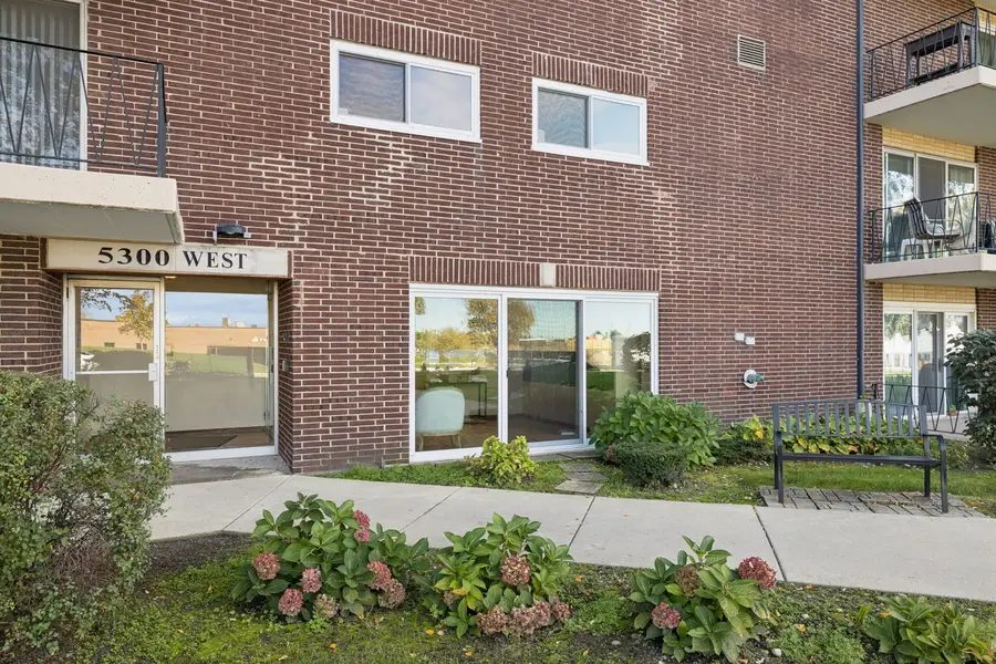 5300 Walnut Avenue #10A, Downers Grove, IL 60515 - #2