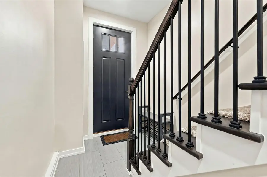 2957 W Cornelia Avenue #4, Chicago, IL 60618 - #3
