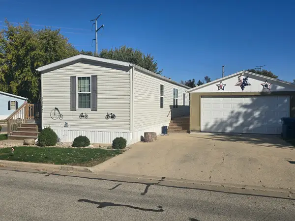 1102 11th Street, Bloomington, IL 61704