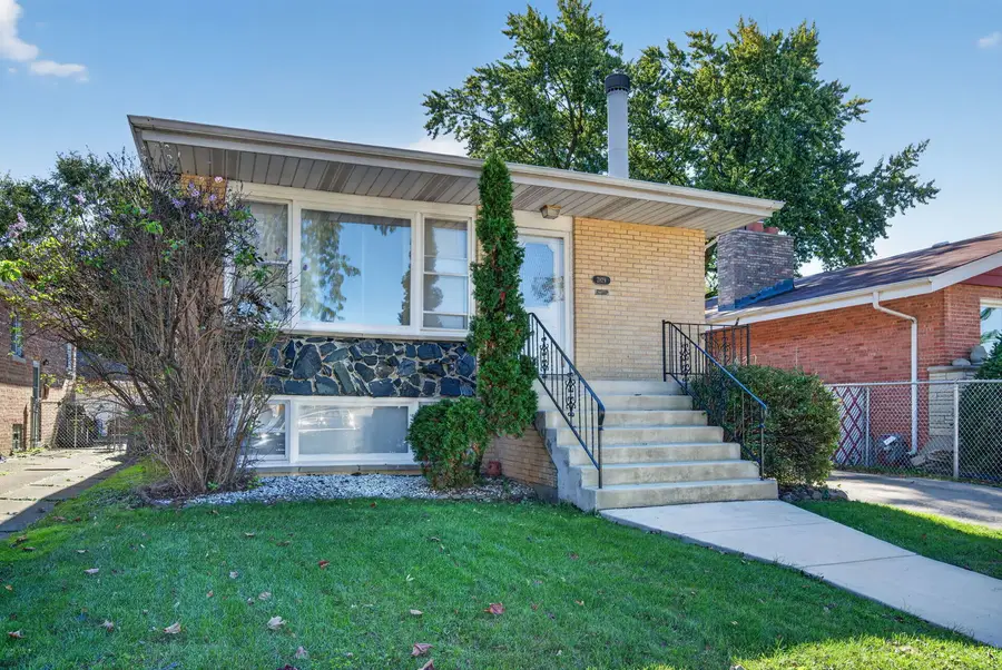 2829 W 101st Street, Evergreen Park, IL 60805 - #3