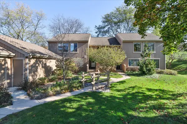 746A Oak Hill Road #A, Lake Barrington, IL 60010