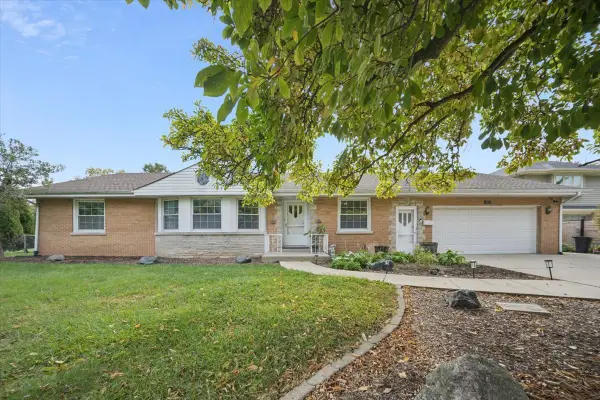 921 Clyde Avenue, Downers Grove, IL 60516