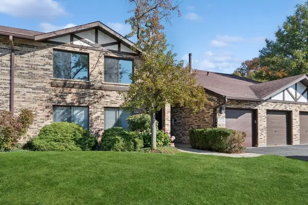 6254 Trinity Drive #2C, Lisle, IL 60532