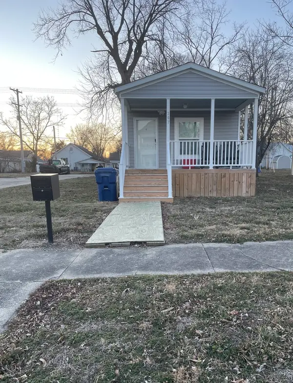 207 5th Street, Carmi, IL 62821