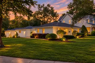 132 Mohawk Drive, Clarendon Hills, IL 60514