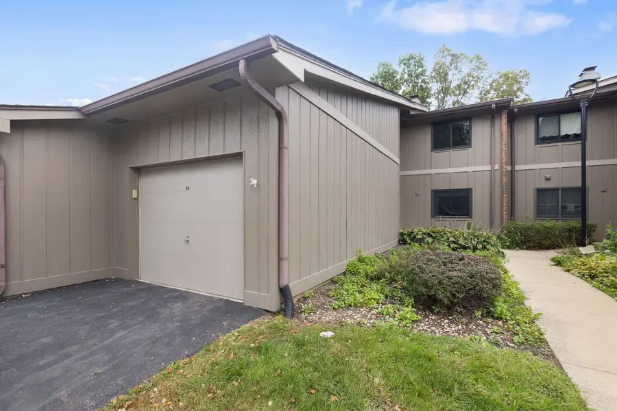 29W381 Emerald Green Drive #H, Warrenville, IL 60555 - #3
