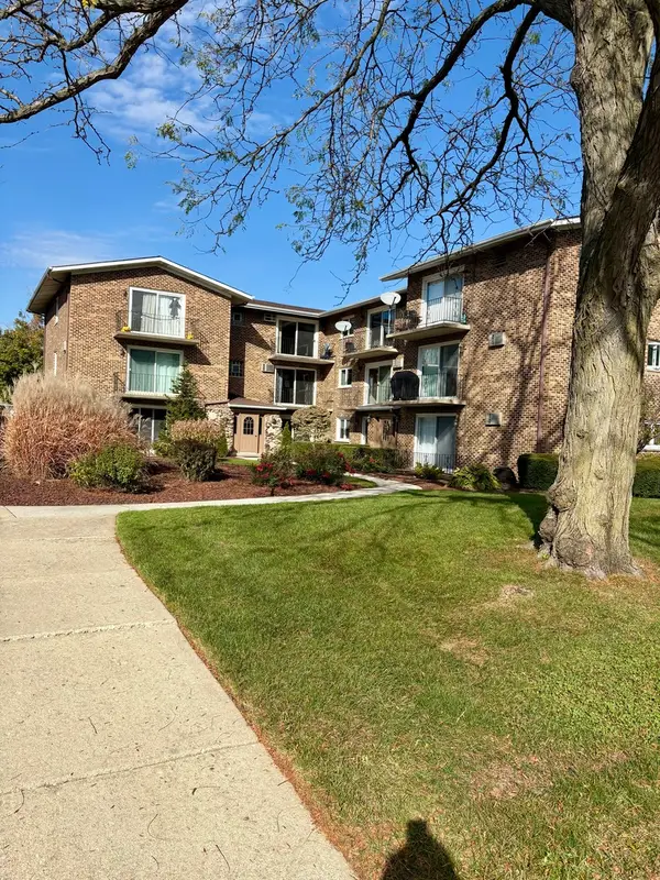 9040 W 140th Street #2C, Orland Park, IL 60462