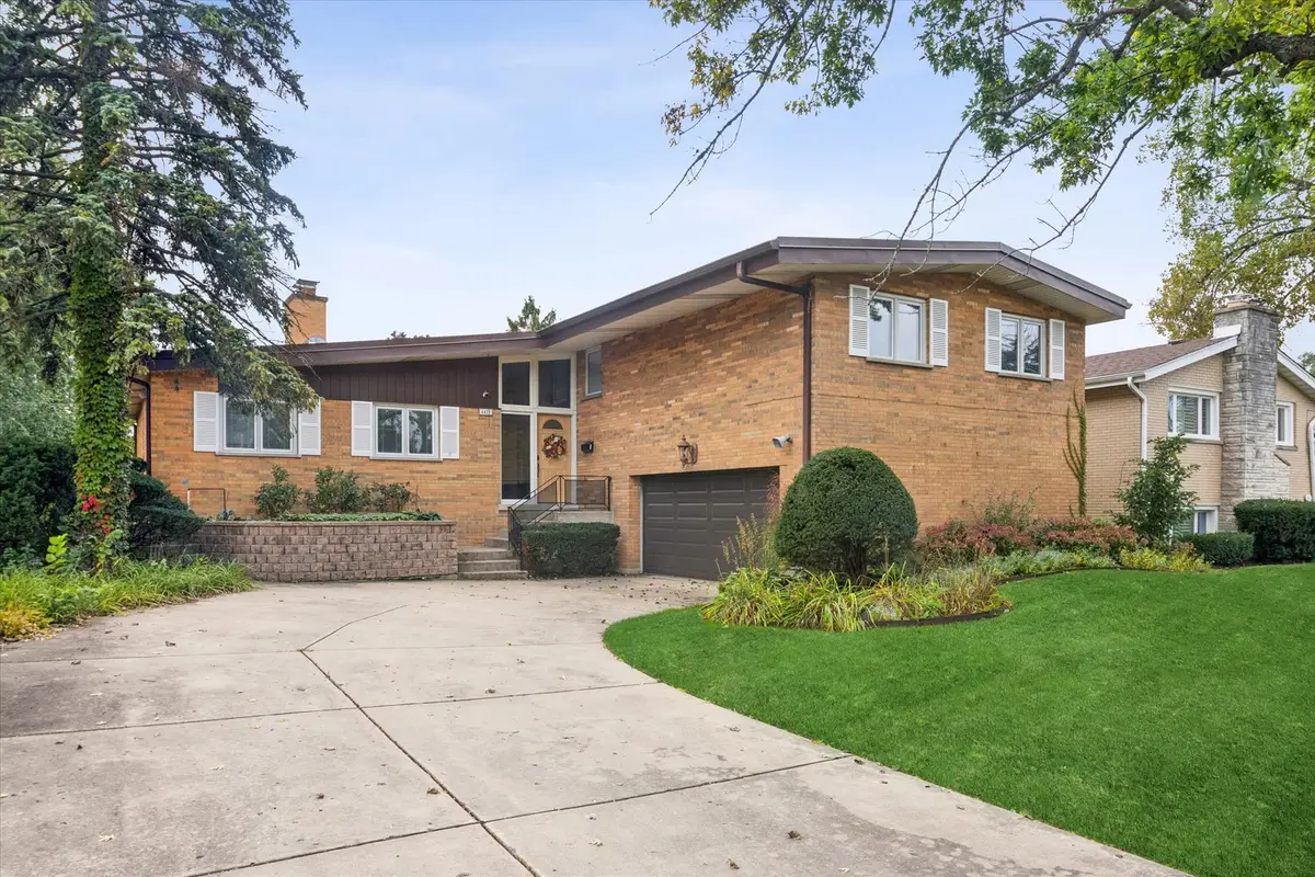 4421 W Lunt Avenue, Lincolnwood, IL 60712 - #1