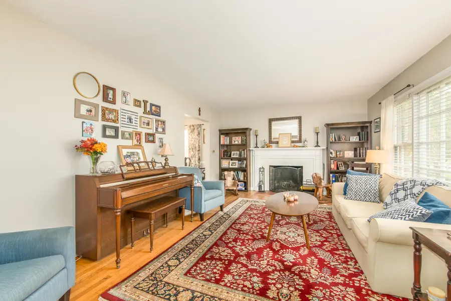 608 S Walnut Avenue, Arlington Heights, IL 60005 - #3