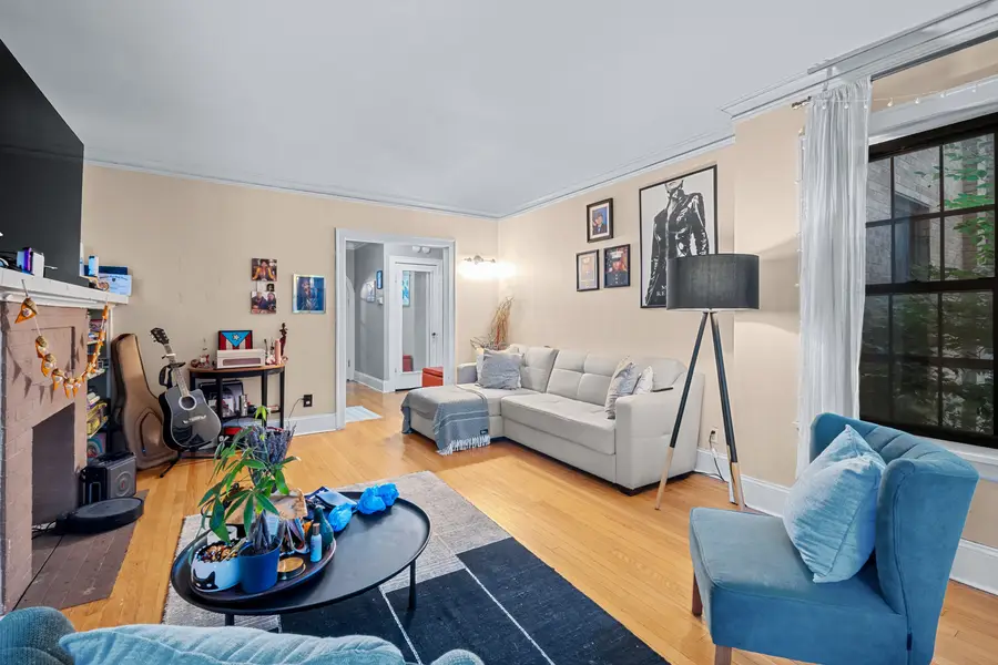 2037 W Morse Avenue #1, Chicago, IL 60645 - #3